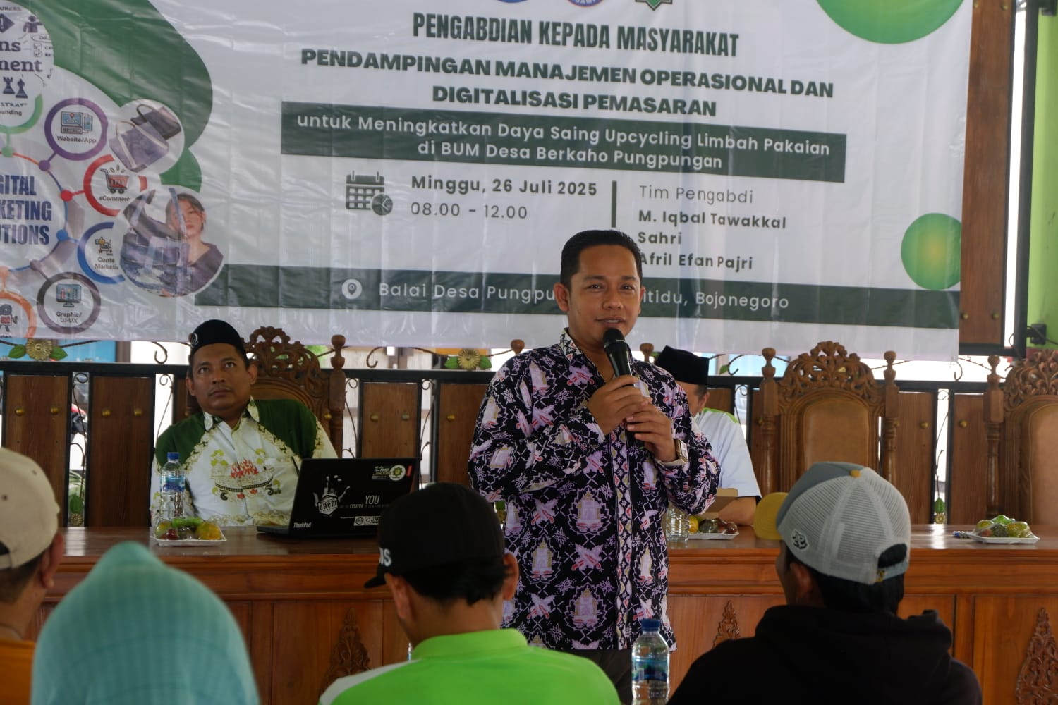 Dosen Teknik Informatika UNUGIRI Dampingi BUMDes Berkaho Pungpungan dalam Digitalisasi Pemasaran dan Pengelolaan Upcycling Limbah Pakaian